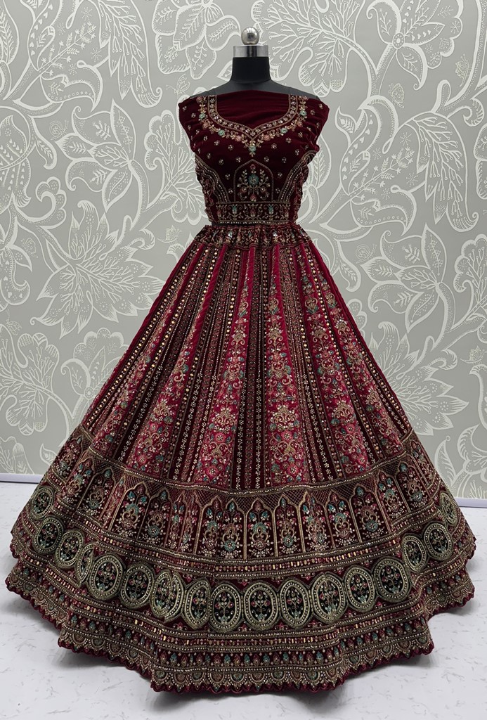 Very-Well Detailed Hand Mirror Crafted with Various Embroidery and Doubke dupatta combine Bridal Lehenga Chol